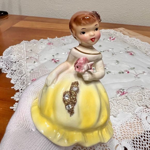 Vintage Lefton s Exclusives Yellow Girl Figurine 610, Ceramic Figurine - Picture 6 of 10